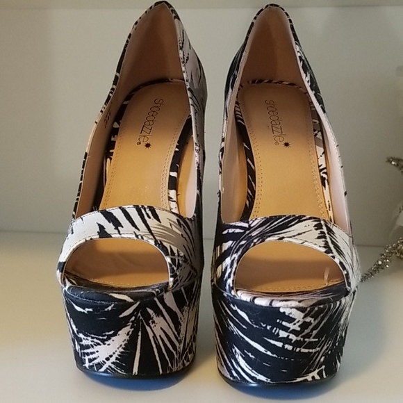 Platform pumps - Picture 3 of 3